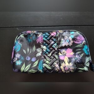 lug Flash cosmetic case in Bloom black
